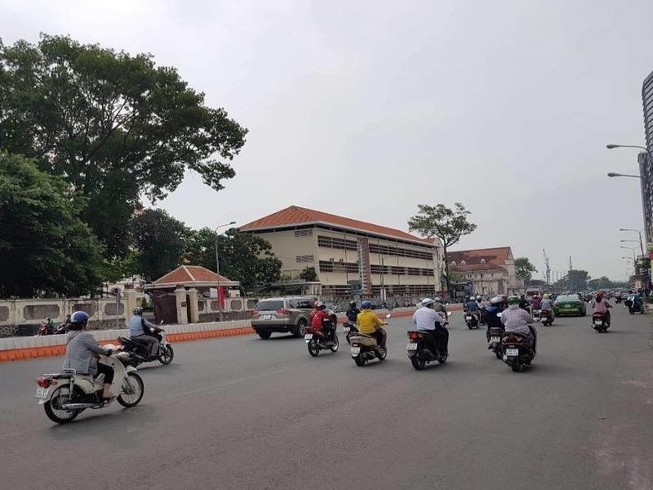Rào đường Tôn Đức Thắng để xây cầu Thủ Thiêm 2