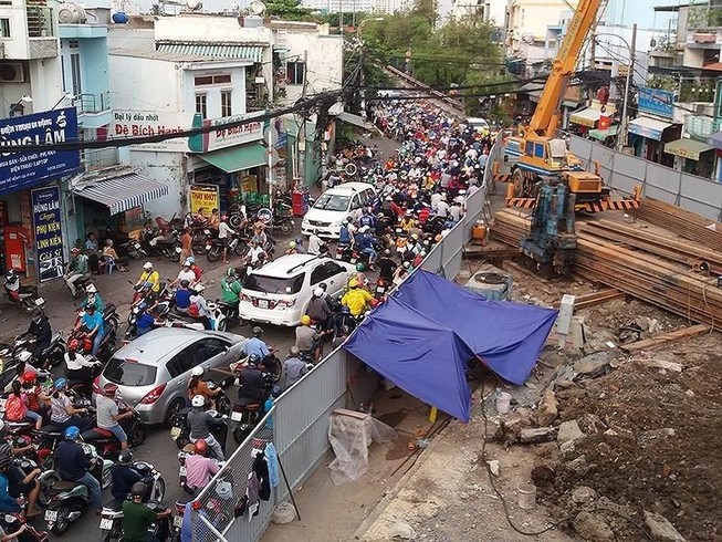 Xử phạt hàng tỉ đồng đơn vị thi công để lô cốt bầy hầy