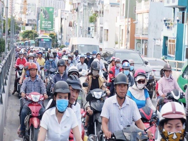 Ám ảnh kẹt xe khi đi qua cầu Kênh Tẻ