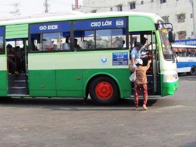 Sở GTVT TP.HCM thu hồi phù hiệu xe vi phạm