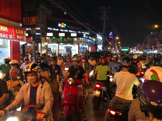 Quốc lộ 50 bị tắc đường nghiêm trọng