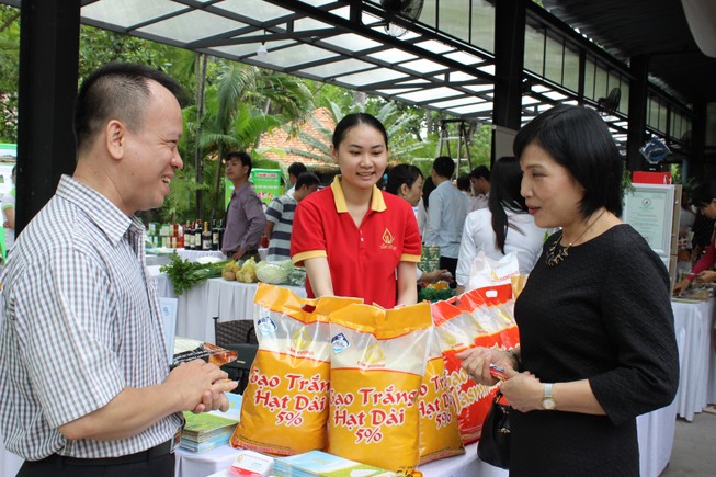 Sống trên ‘mỏ vàng’, sao miền Tây vẫn chưa giàu?