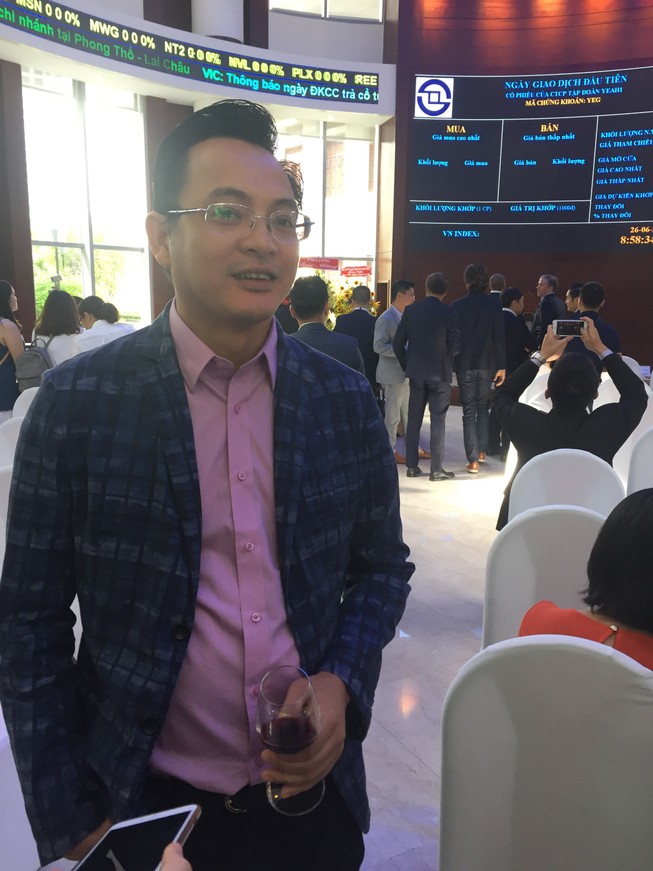 ông Nguyễn Ảnh Nhượng Tống, Chủ tịch Hội đồng quản trị Yeah1 tỏ ra rất lạc quan về giá trị cổ phiếu YEG đang tăng mạnh.