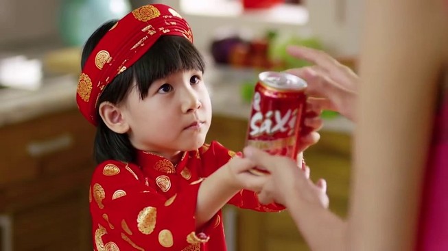 Chương Dương đang chịu áp lực cạnh tranh từ các đối thủ đi trước như Pepsi, Coca Cola, URC...ảnh: TL