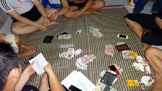 Tổ chức đánh bạc mà chỉ bị phạt 2 tháng 25 ngày tù