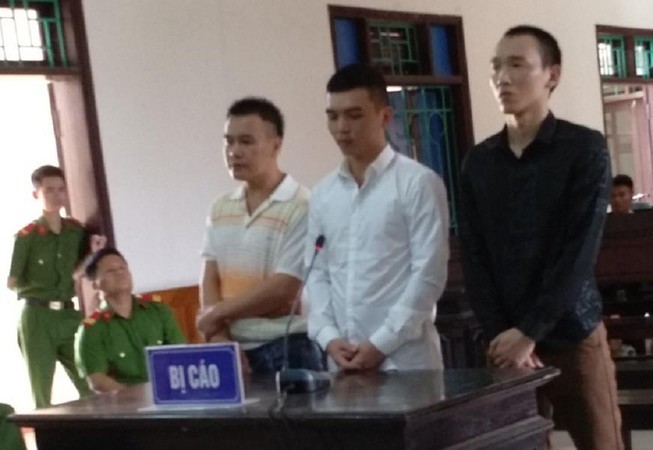 Bốn người sử dụng ma túy, ba người lãnh án