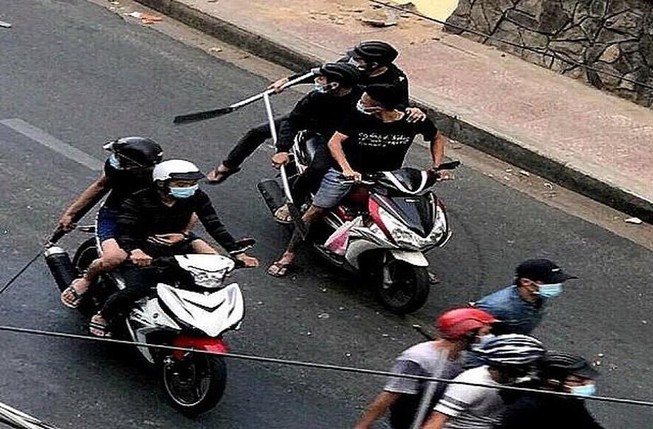 Nhóm bị cáo thực hiện hàng loạt vụ cướp bằng dao tự chế