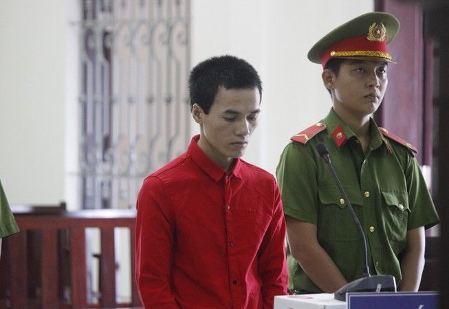 Trộm ô tô có 'bảo bối', thanh niên bỏ của chạy lấy người