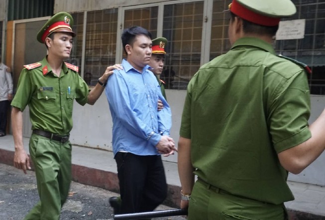 Mất mạng vì dọa đốt nhà bạn