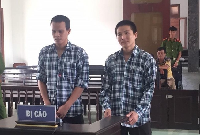 Rinh luôn két sắt cho gọn