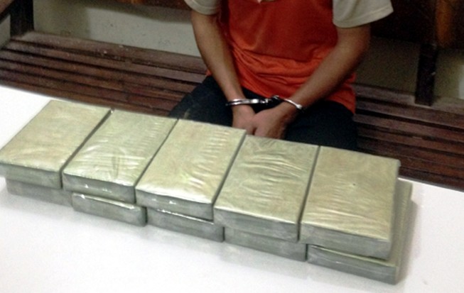 Đem 6 bánh heroin và 6 kg ma túy từ Lào về thì bị bắt