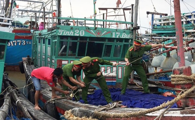 Thanh Hóa căng mình chống bão Sơn Tinh