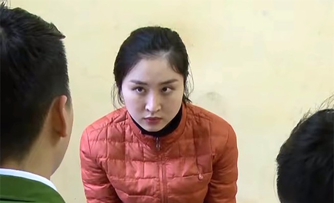 Vợ chồng 'phối hợp' mở tín dụng đen, đánh bạc qua mạng