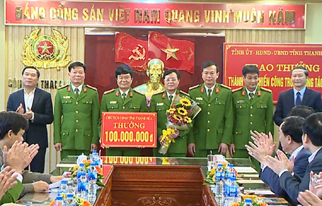Cảnh sát đánh án 'tín dụng đen' nhận thưởng 330 triệu