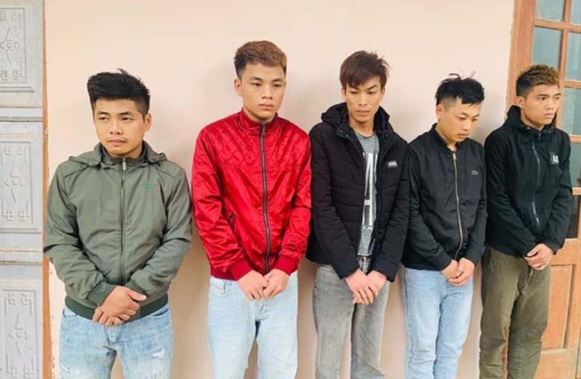 Gọi đàn em mang súng tự chế đến nhà đối phương gây án