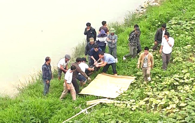 Thi thể nam thanh niên trôi trên sông Chu