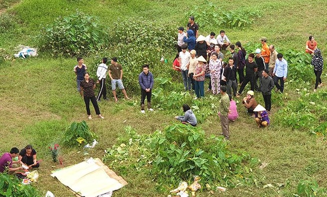 Tìm thấy thi thể cô gái nhảy cầu tự tử trước mặt chồng