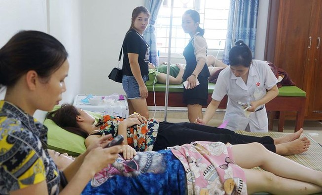 Nhiều du khách nhập viện sau bữa ăn ở khách sạn