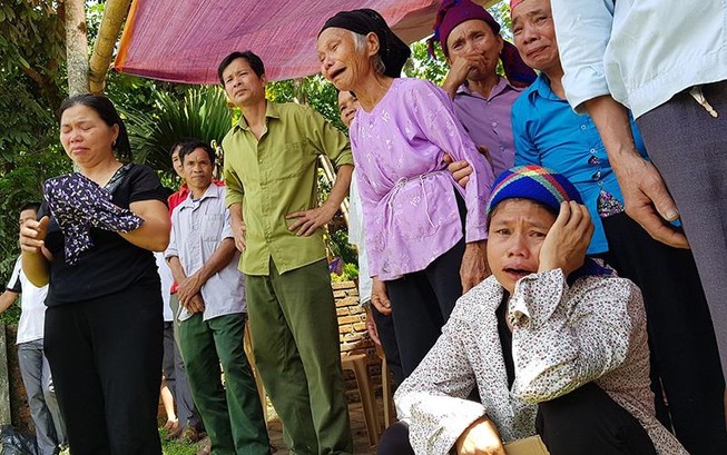 Người dân, đồng đội thương khóc tiễn biệt Thiếu tá Vi Văn Nhất