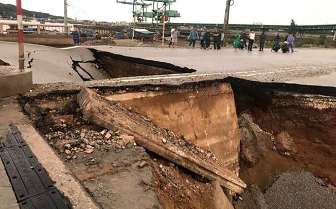 Cận cảnh vụ mố cầu ở Thanh Hóa sập khiến 5 người thương vong