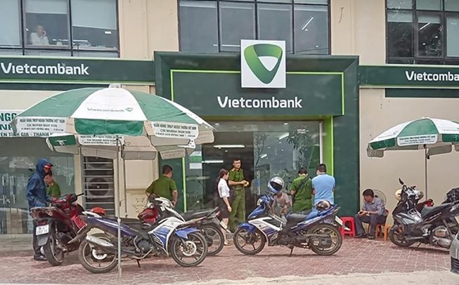 Truy bắt kẻ nổ súng cướp ngân hàng ở Thanh Hóa