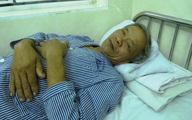 Thẩm phán đánh bố vợ cũ bất tỉnh