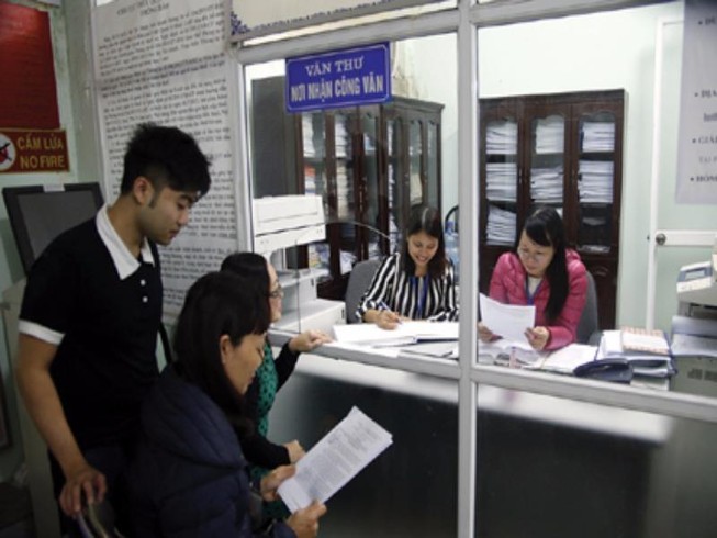 Mạo danh cán bộ thuế ép doanh nghiệp mua sách
