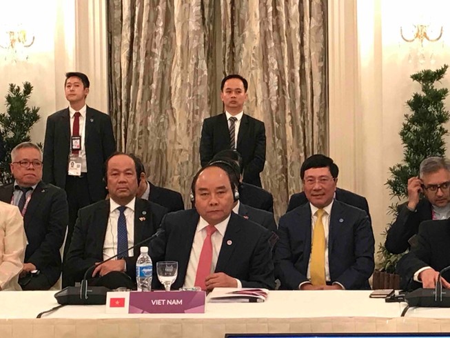 Thủ tướng dự phiên họp toàn thể Hội nghị cấp cao ASEAN
