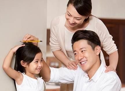 Trẻ bị lùn vì cha mẹ... cãi cọ