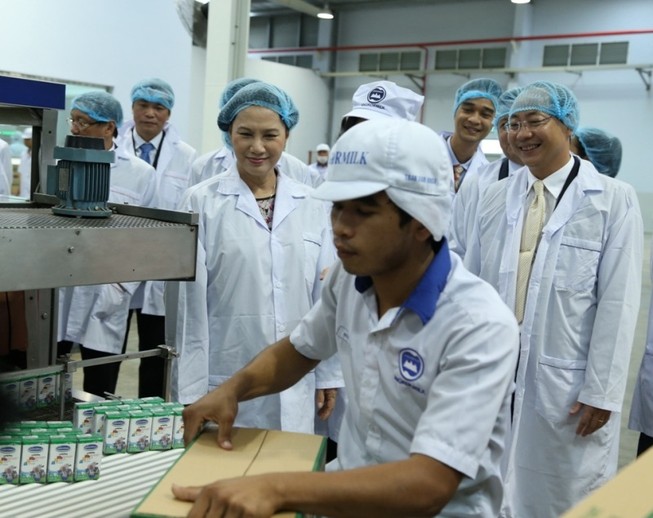Đoàn đại biểu Quốc hội thăm nhà máy Vinamilk
