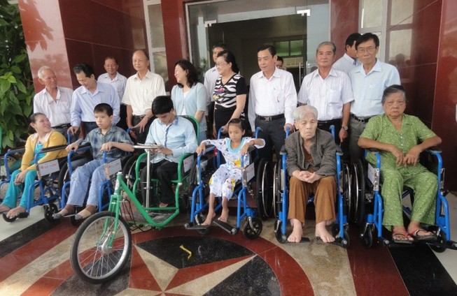 Cùng Quỹ Lawrence S. Ting giúp đỡ người tàn tật
