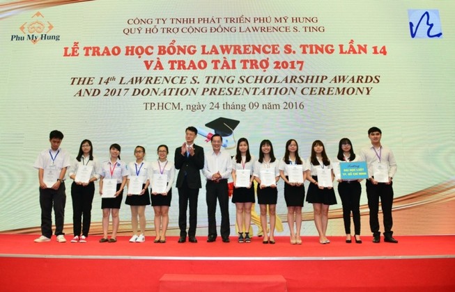 Trao 375 suất học bổng Lawrence S. Ting cho HS-VS giỏi
