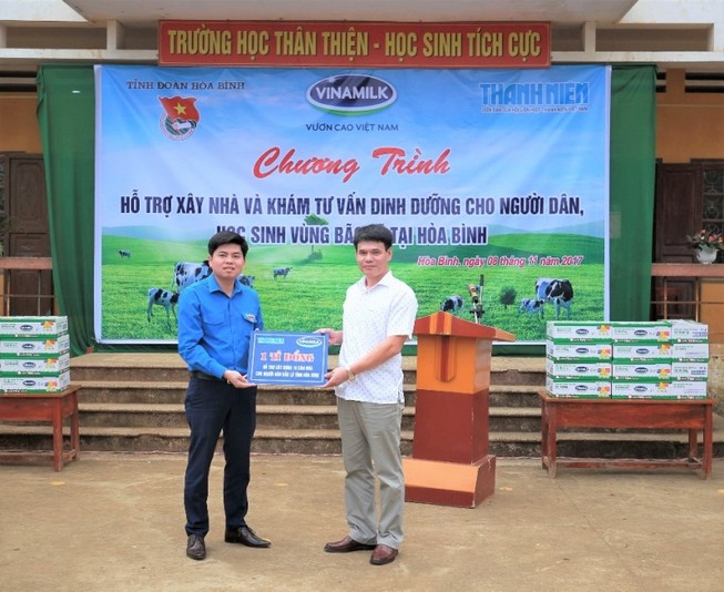 Vinamilk chung tay dựng nhà giúp dân vùng lũ