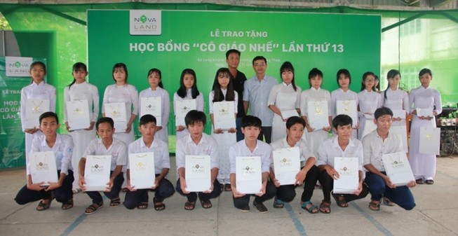 Novaland trao 180 suất học bổng cho học sinh Đồng Tháp