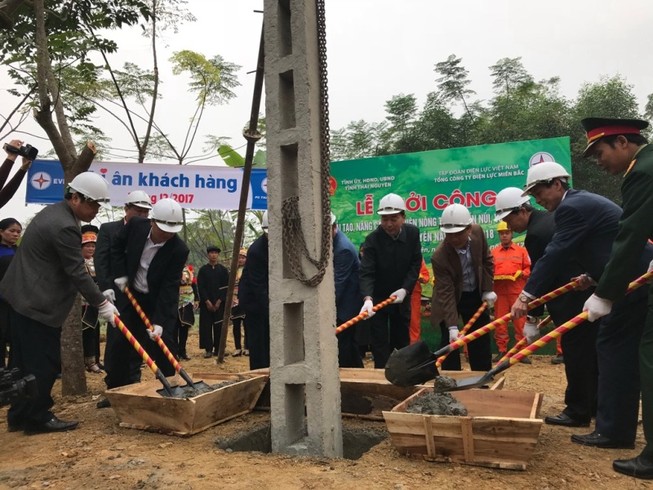EVNNPC: Nâng cấp lưới điện cho 6.000 hộ nông thôn
