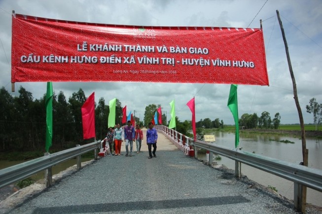 Nhịp cầu nối niềm vui người dân xã Vĩnh Trị, tỉnh Long An