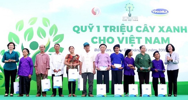 Vinamilk trồng 100.000 cây xanh ở Bắc Kạn