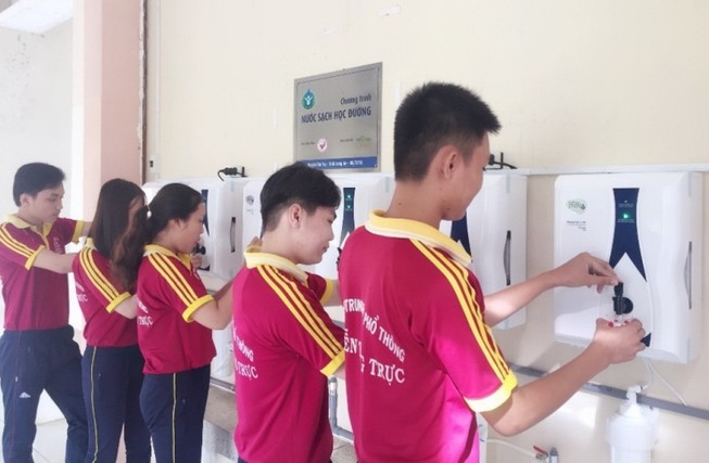 27 trường học tỉnh Long An được trang bị máy lọc nước
