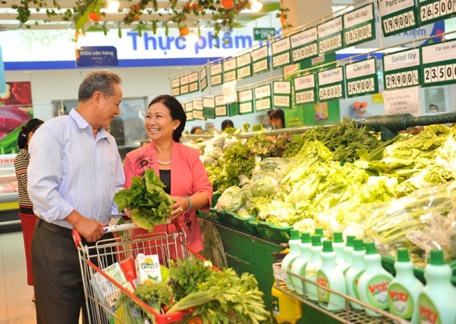 Co.opmart Tân Châu khuyến mãi lớn thu hút khách mua sắm