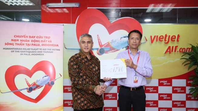VietJet: Chuyến bay cứu trợ nạn nhân động đất đã tới Indonesia