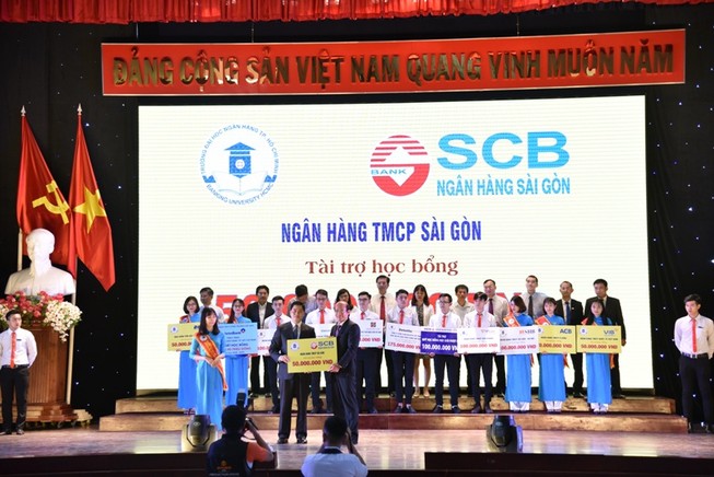 SCB trao học bổng cho sinh viên hai trường đại học tại TP.HCM