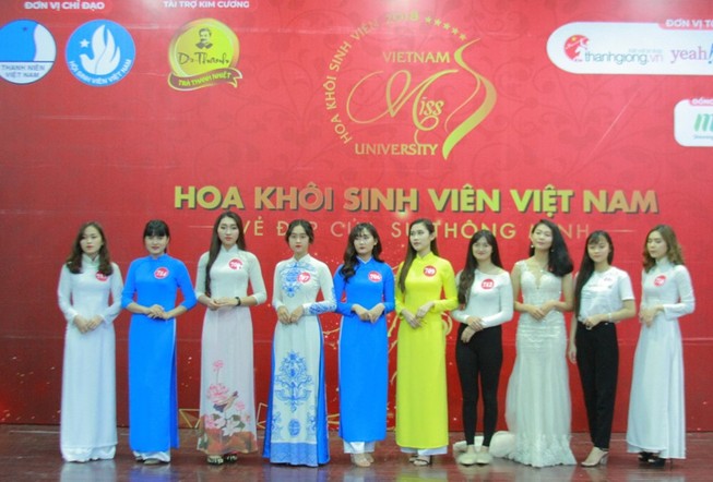 Ngô Mai Phương tươi tắn trên ghế giám khảo Hoa khôi Sinh viên