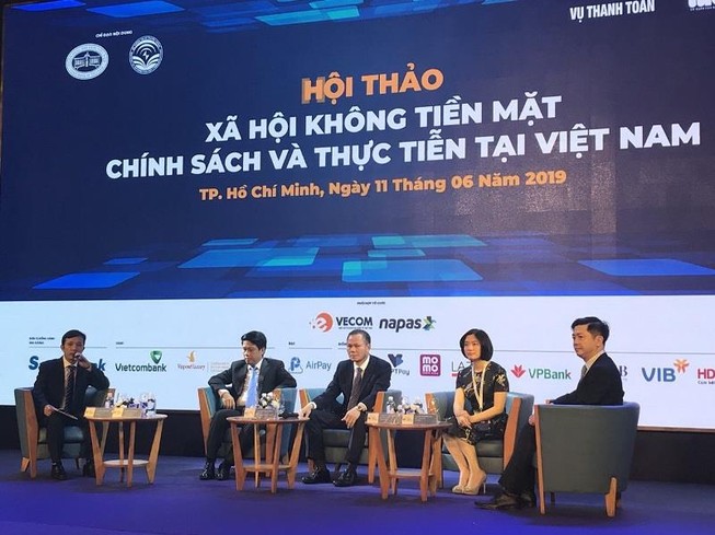Vietcombank mở rộng thanh toán trực tuyến các dịch vụ công