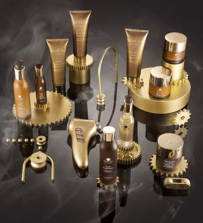 Bộ mỹ phẩm 'Lâu đài nhan sắc' đầu tiên bằng vàng 24K