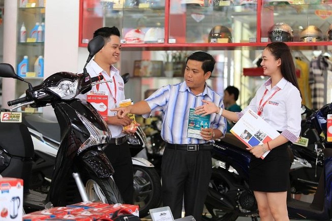 HD SAISON trao học bổng 'Cùng em đến trường'