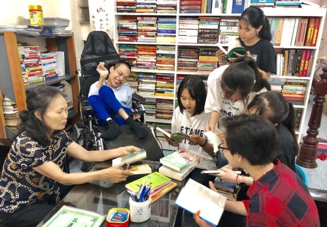 Chàng thủ thư khuyết tật và thông điệp sống tích cực