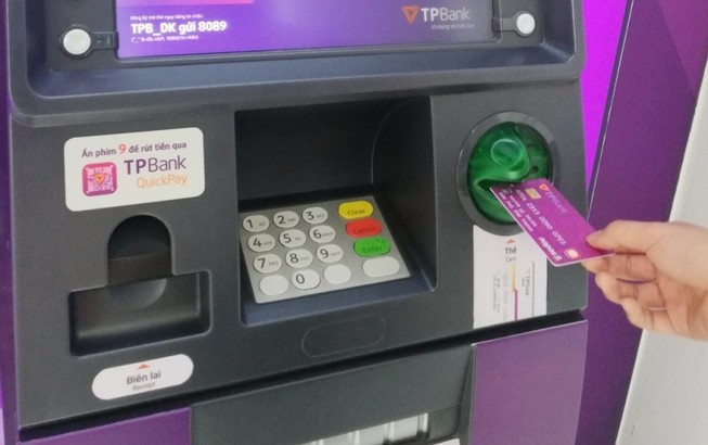 Sớm chuyển đổi sang thẻ chip để không mất tiền trong ATM