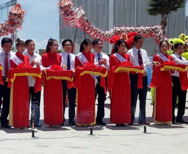 Đưa tổ hợp điện gió mặt trời đầu tiên ở Việt Nam vào hoạt động
