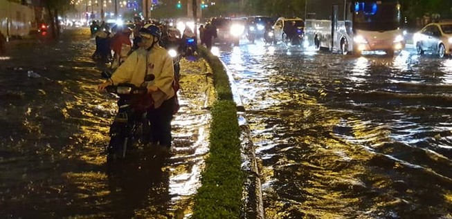 'Máy bơm đường Nguyễn Hữu Cảnh hoàn thành xuất sắc nhiệm vụ'