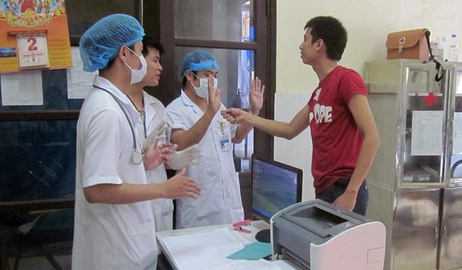 Sẽ có thêm quy định trị bạo hành nhân viên y tế